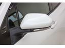 PHVやPHEV車はどちらもガソリンエンジンに加えてモーターとバッテリーを備え、外部から電気を充電できるHV(ハイブリッド)車です。