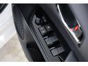 PHVやPHEV車はどちらもガソリンエンジンに加えてモーターとバッテリーを備え、外部から電気を充電できるHV(ハイブリッド)車です。