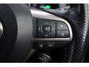 PHVやPHEV車はどちらもガソリンエンジンに加えてモーターとバッテリーを備え、外部から電気を充電できるHV(ハイブリッド)車です。