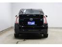 PHVやPHEV車はどちらもガソリンエンジンに加えてモーターとバッテリーを備え、外部から電気を充電できるHV(ハイブリッド)車です。