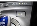 PHVやPHEV車はどちらもガソリンエンジンに加えてモーターとバッテリーを備え、外部から電気を充電できるHV(ハイブリッド)車です。
