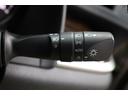 PHVやPHEV車はどちらもガソリンエンジンに加えてモーターとバッテリーを備え、外部から電気を充電できるHV(ハイブリッド)車です。