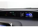 PHVやPHEV車はどちらもガソリンエンジンに加えてモーターとバッテリーを備え、外部から電気を充電できるHV(ハイブリッド)車です。