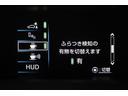 PHVやPHEV車はどちらもガソリンエンジンに加えてモーターとバッテリーを備え、外部から電気を充電できるHV(ハイブリッド)車です。