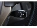PHVやPHEV車はどちらもガソリンエンジンに加えてモーターとバッテリーを備え、外部から電気を充電できるHV(ハイブリッド)車です。
