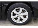 PHVやPHEV車はどちらもガソリンエンジンに加えてモーターとバッテリーを備え、外部から電気を充電できるHV(ハイブリッド)車です。