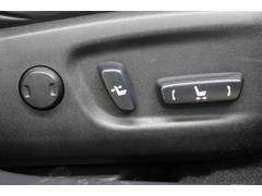 リクライニングからシートリフターまで、スイッチ一つで簡単にシートの微調整が可能！自分に最適なシートポジションにセットして、快適なドライブをお楽しみください。 4