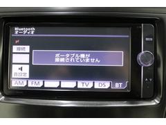 フルセグＴＶやＢｌｕｅｔｏｏｔｈオーディオ、ラジオなどなど。各種スイッチも使い勝手が良くて運転しやすい車です。 4