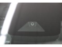 セーフティプラス特別装備のトヨタセーフティセンスＰが装備されています。歩行者や自転車などを検知し衝突回避支援してくれる機能が付いています。 4