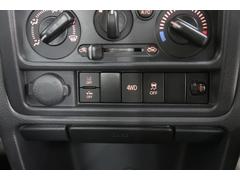 レーンディパーチャーアラートや横滑り防止機能も装備されております！ 5