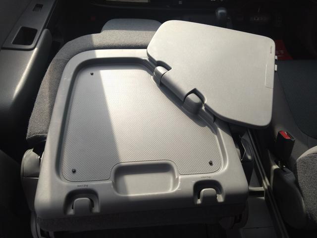 ランサーカーゴ １６Ｍ　ＥＴＣ　ＢＴオーディオ　１００Ｖコンセント　ＬＥＤライト　ライトレベライザー　フロントパワーウインドウ　Ｗエアバッグ　ＡＢＳ　キーレス　タイミングチェーン　スタッドレスタイヤスチールホイール付き有り（9枚目）