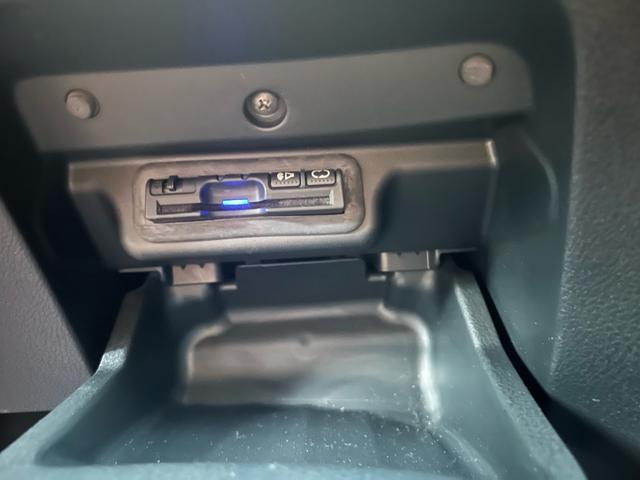 オデッセイ アブソルート　Ｂｌｕｅｔｏｏｔｈ　クルーズコントロール　社外２０インチホイール　ＥＴＣ　社外マフラー　社外エアロ　社外ナビ　３列シート　電動格納ミラーバックカメラ　ハーフレザーシート　　ＲＳＲ車高調（28枚目）