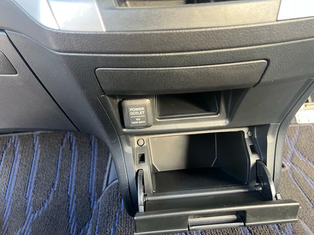 オデッセイ アブソルート　Ｂｌｕｅｔｏｏｔｈ　クルーズコントロール　社外２０インチホイール　ＥＴＣ　社外マフラー　社外エアロ　社外ナビ　３列シート　電動格納ミラーバックカメラ　ハーフレザーシート　　ＲＳＲ車高調（31枚目）