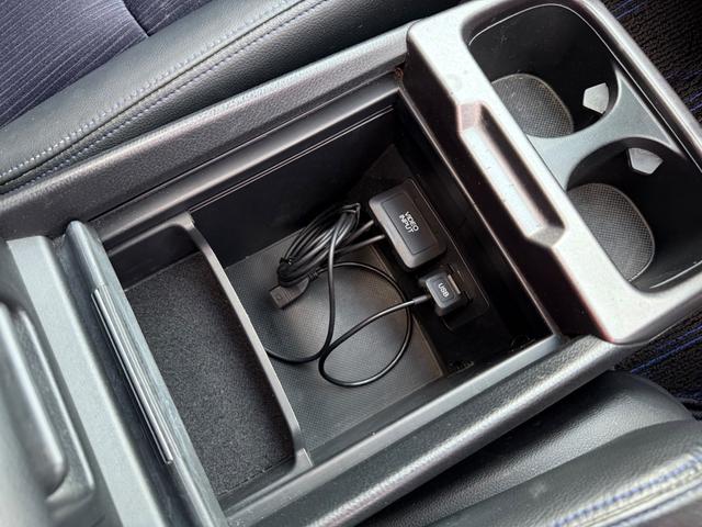 ������Ōg�т��q���āA���y�𗬂��܂���