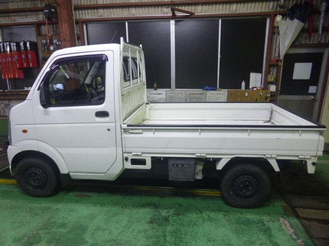 KCエアコン・パワステ 4WD 5MT エアコンパワステ 新車時シャーシ防錆塗装済み ワンオーナー ガレージ保管 スタッドレスタイヤ付き ルームクリーニング ヘッドライトコーティング(8枚目)