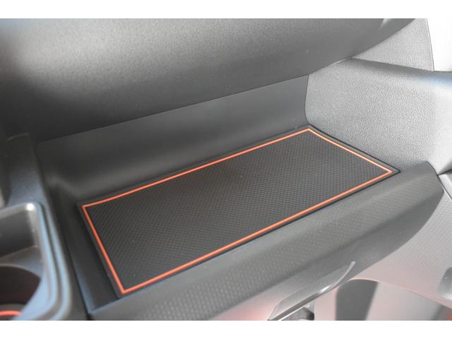 タント ファンクロスターボ　ケンウッドナビ　Ｂｌｕｅｔｏｏｔｈ接続　ＣＤ／ＤＶＤ再生　バックカメラ　前方ドライブレコーダ　運転席助手席シートヒータ　両側電動パワースライドドア　後部座席サンシェード　オートライト（33枚目）