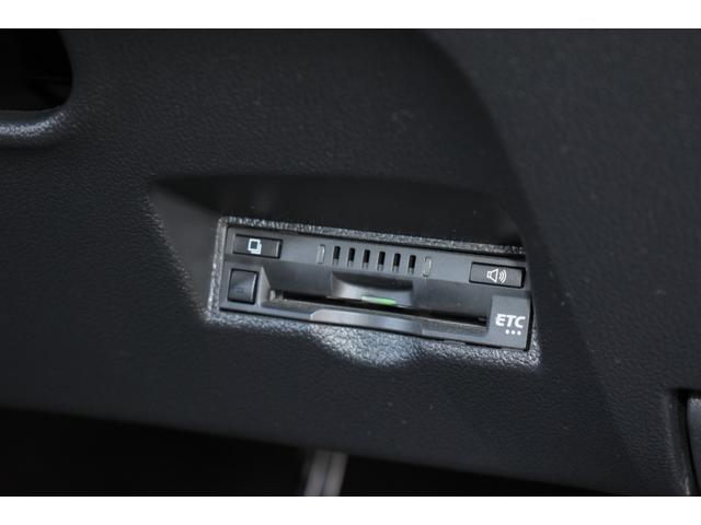 プリウス Ｓツーリングセレクション　純正９インチナビ　バックカメラ　ＥＴＣ　ドライブレコーダー　モデリスタエロ　スマートキー　レザーシート　Ｂｌｕｅｔｏｏｔｈ接続　シートヒーター　ＬＥＤヘッドライト　クルーズコントロール　衝突軽減装置（14枚目）