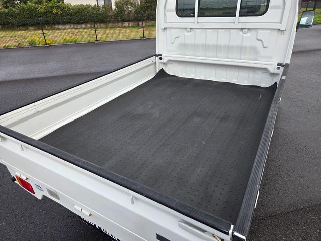 キャリイトラック KCエアコン・パワステ 4WD!エアコン・パワステ 5速マニュアル 3方開 荷台ゴムマット付き ゲートプロテクター付き タイミングチェーン(10枚目)