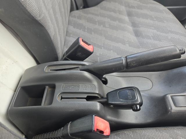 キャリイトラック KCエアコン・パワステ 4WD!エアコン・パワステ 5速マニュアル 3方開 荷台ゴムマット付き ゲートプロテクター付き タイミングチェーン(14枚目)