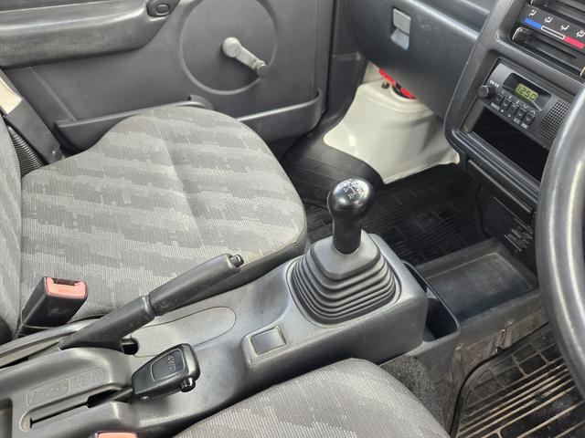 キャリイトラック KCエアコン・パワステ 4WD!エアコン・パワステ 5速マニュアル 3方開 荷台ゴムマット付き ゲートプロテクター付き タイミングチェーン(15枚目)