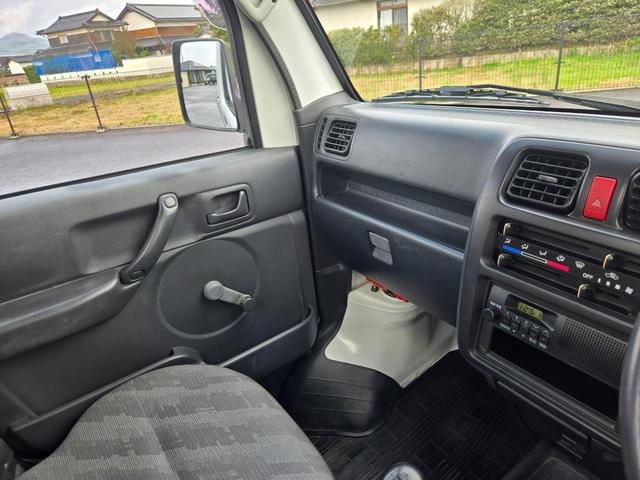 キャリイトラック KCエアコン・パワステ 4WD!エアコン・パワステ 5速マニュアル 3方開 荷台ゴムマット付き ゲートプロテクター付き タイミングチェーン(16枚目)