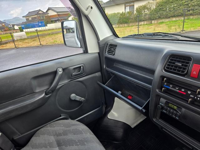 キャリイトラック KCエアコン・パワステ 4WD!エアコン・パワステ 5速マニュアル 3方開 荷台ゴムマット付き ゲートプロテクター付き タイミングチェーン(17枚目)