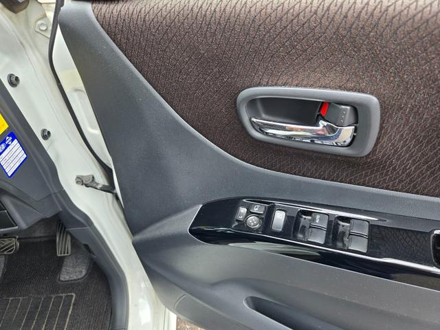 ルークス ハイウェイスター　社外ナビ　ＣＤ／ＤＶＤ再生　ＥＴＣ　プッシュスタート　スマートキー　片側パワースライドドア　電動格納ミラー　１４インチアルミホイール　盗難防止システム　オートエアコン　ＨＩＤライト　衝突安全ボディ（20枚目）