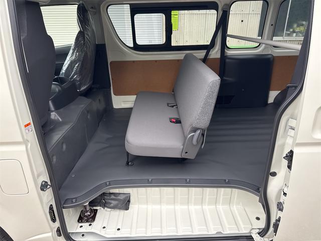ハイエースバン ＳロングワイドＤＸ　ＧＬパッケージ　４ＷＤ　クリアランスソナー　レーンアシスト　スライドドア　オートマチックハイビーム　キーレスエントリー　電動格納ミラー　ＡＴ　１００Ｖ電源　ＥＳＣ　エアコン　パワーウィンドウ　運転席エアバッグ（14枚目）
