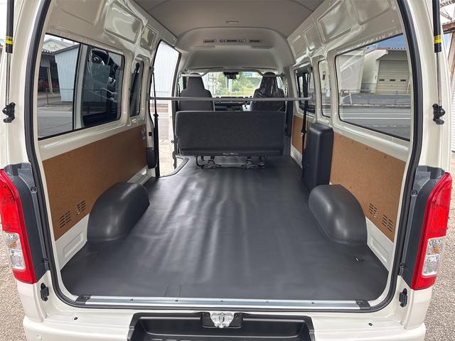 ハイエースバン ＳロングワイドＤＸ　ＧＬパッケージ　４ＷＤ　クリアランスソナー　レーンアシスト　スライドドア　オートマチックハイビーム　キーレスエントリー　電動格納ミラー　ＡＴ　１００Ｖ電源　ＥＳＣ　エアコン　パワーウィンドウ　運転席エアバッグ（16枚目）