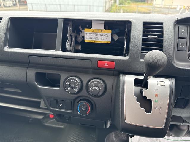 ハイエースバン ＳロングワイドＤＸ　ＧＬパッケージ　４ＷＤ　クリアランスソナー　レーンアシスト　スライドドア　オートマチックハイビーム　キーレスエントリー　電動格納ミラー　ＡＴ　１００Ｖ電源　ＥＳＣ　エアコン　パワーウィンドウ　運転席エアバッグ（23枚目）