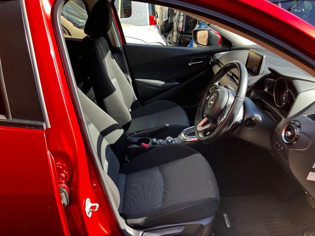 デミオ ＸＤツーリング　衝突被害軽減システム　レーンアシスト　ＥＴＣ　フルセグＴＶ　Ｂｌｕｅｔｏｏｔｈ　ＣＤ　ＤＶＤ　ＬＥＤヘッドライト　スマートキー　シートヒーター　コーナーセンサー　オートエアコン　ＡＷ１６インチ（20枚目）