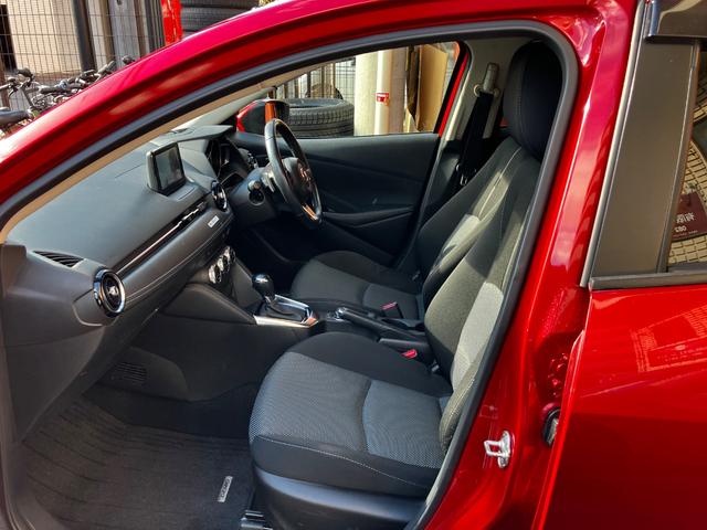 デミオ ＸＤツーリング　衝突被害軽減システム　レーンアシスト　ＥＴＣ　フルセグＴＶ　Ｂｌｕｅｔｏｏｔｈ　ＣＤ　ＤＶＤ　ＬＥＤヘッドライト　スマートキー　シートヒーター　コーナーセンサー　オートエアコン　ＡＷ１６インチ（22枚目）