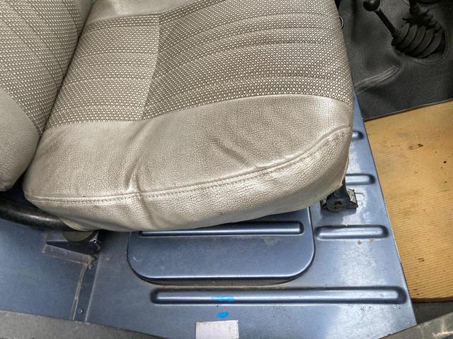 4WD 4速マニュアル ディーゼル車 幌トップ ウインチ 新品サントップ付 15インチアルミホイール ラプターライナー塗装 実走行車 旧車(34枚目)