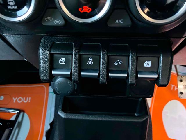 ジムニー XC 4WD 5MT ワンオーナー 禁煙車 ディスプレイオーディオ ドライブレコーダー ETC バックカメラ 社外マフラー ルーフキャリア レーンアシスト 衝突被害軽減システム LED アイドリングストップ(8枚目)