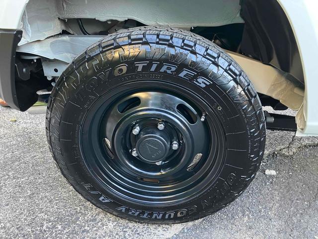 ジムニー XC 4WD 5MT ワンオーナー 禁煙車 ディスプレイオーディオ ドライブレコーダー ETC バックカメラ 社外マフラー ルーフキャリア レーンアシスト 衝突被害軽減システム LED アイドリングストップ(29枚目)