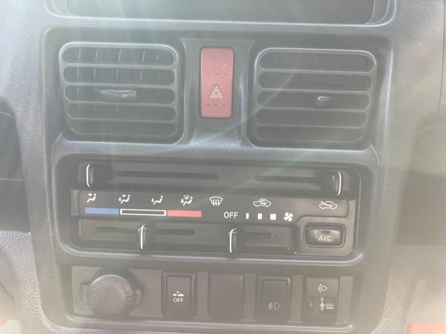 キャリイトラック KX ワンオーナー 新品タイヤ新品ホイール 記録簿 5MT キーレス 衝突被害軽減システム エアコン パワーウィンドウ 運転席エアバッグ 助手席エアバッグ 記録簿 CD ミュージックプレイヤー接続可(3枚目)