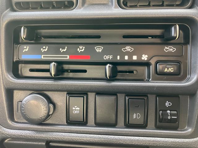 キャリイトラック KX ワンオーナー 新品タイヤ新品ホイール 記録簿 5MT キーレス 衝突被害軽減システム エアコン パワーウィンドウ 運転席エアバッグ 助手席エアバッグ 記録簿 CD ミュージックプレイヤー接続可(4枚目)