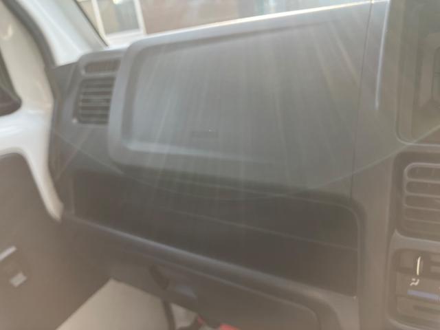 キャリイトラック KX ワンオーナー 新品タイヤ新品ホイール 記録簿 5MT キーレス 衝突被害軽減システム エアコン パワーウィンドウ 運転席エアバッグ 助手席エアバッグ 記録簿 CD ミュージックプレイヤー接続可(7枚目)