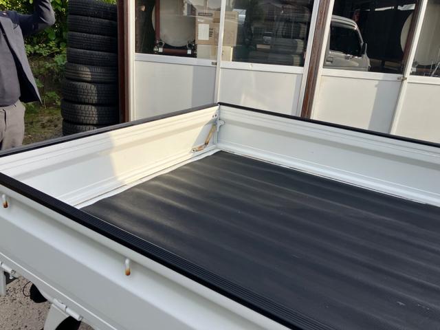 キャリイトラック KX ワンオーナー 新品タイヤ新品ホイール 記録簿 5MT キーレス 衝突被害軽減システム エアコン パワーウィンドウ 運転席エアバッグ 助手席エアバッグ 記録簿 CD ミュージックプレイヤー接続可(18枚目)