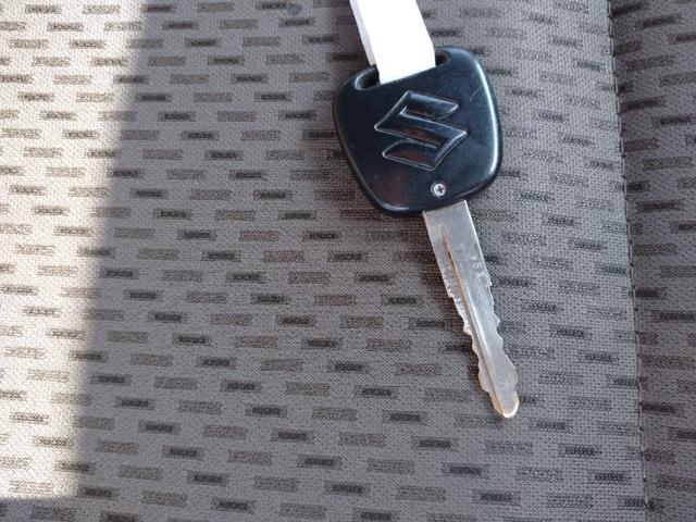 エブリイ ＰＣリミテッド　ＥＴＣ　両側スライドドア　衝突被害軽減システム　キーレスエントリー　電動格納ミラー　ＡＴ　盗難防止システム　ＡＢＳ　ＥＳＣ　ＣＤ　衝突安全ボディ　エアコン　パワーステアリング　パワーウィンドウ（12枚目）