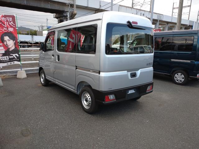 ハイゼットカーゴ スペシャル　ＭＴ　衝突被害軽減システム　クリアランスソナー　両側スライドドア　アイドリングストップ　ＥＳＣ　エアコン　パワーステアリング　パワーウィンドウ　パワーウィンド　横滑り防止機能　マニュアルエアコン　ＰＳ（6枚目）