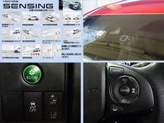 【ＨｏｎｄａＳＥＮＳＩＮＧ】前方の状況を把握してブレーキをかけたり、ダルの踏み間違いを防止したり、前走車と適切な距離を保ったり、ステアリング操作をアシストしたりする安全運転支援システムです。 5