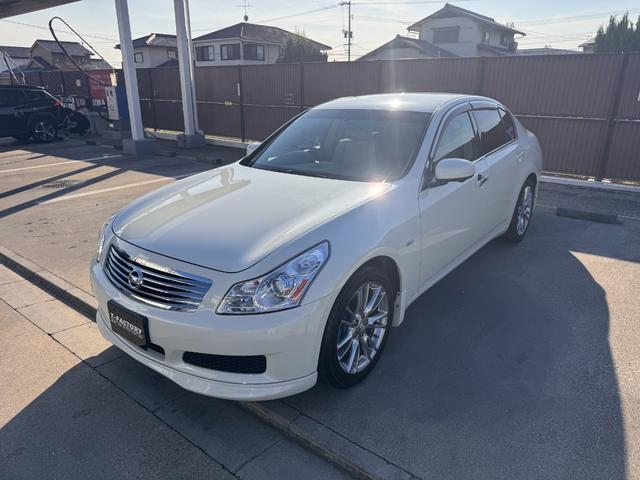 スカイライン 250GT タイプV HDDナビ(カーウイングスナビ)/HIDヘッドランプ/革巻ステアリング/OP18インチクローム塗装ホイール/前席パワーシート/インテリジェントキー/ETC(6枚目)