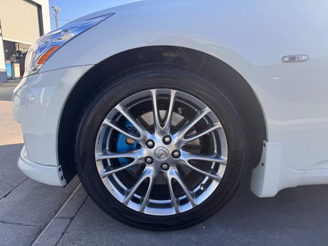 スカイライン 250GT タイプV HDDナビ(カーウイングスナビ)/HIDヘッドランプ/革巻ステアリング/OP18インチクローム塗装ホイール/前席パワーシート/インテリジェントキー/ETC(11枚目)