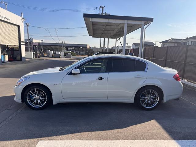 スカイライン 250GT タイプV HDDナビ(カーウイングスナビ)/HIDヘッドランプ/革巻ステアリング/OP18インチクローム塗装ホイール/前席パワーシート/インテリジェントキー/ETC(14枚目)