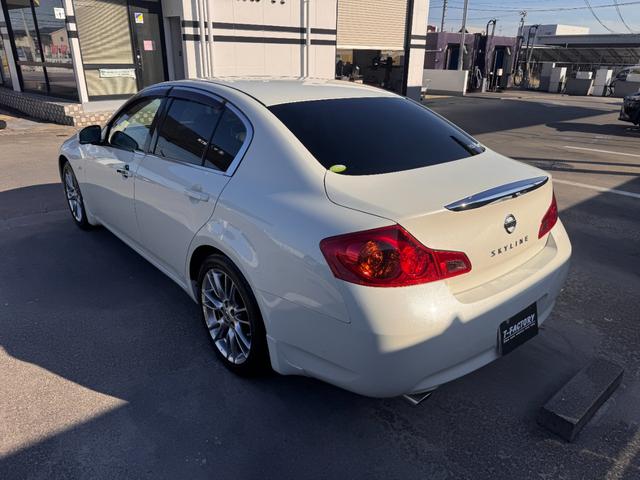 スカイライン 250GT タイプV HDDナビ(カーウイングスナビ)/HIDヘッドランプ/革巻ステアリング/OP18インチクローム塗装ホイール/前席パワーシート/インテリジェントキー/ETC(15枚目)