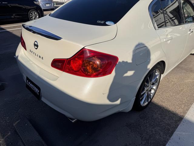 スカイライン 250GT タイプV HDDナビ(カーウイングスナビ)/HIDヘッドランプ/革巻ステアリング/OP18インチクローム塗装ホイール/前席パワーシート/インテリジェントキー/ETC(19枚目)