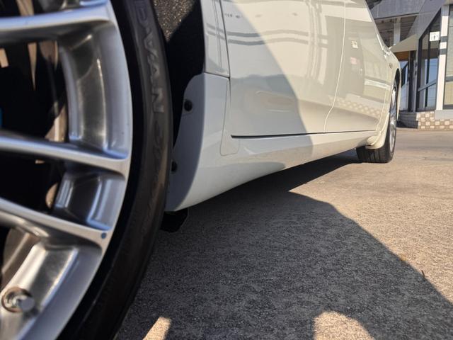 スカイライン 250GT タイプV HDDナビ(カーウイングスナビ)/HIDヘッドランプ/革巻ステアリング/OP18インチクローム塗装ホイール/前席パワーシート/インテリジェントキー/ETC(22枚目)