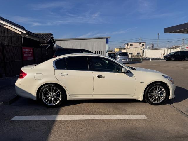 スカイライン 250GT タイプV HDDナビ(カーウイングスナビ)/HIDヘッドランプ/革巻ステアリング/OP18インチクローム塗装ホイール/前席パワーシート/インテリジェントキー/ETC(23枚目)