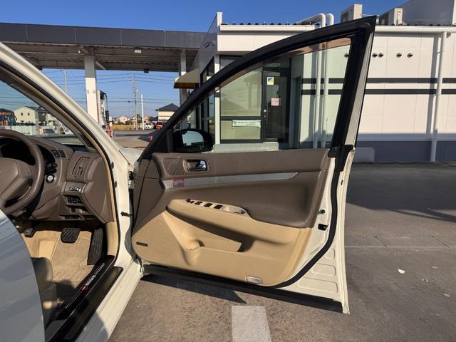 スカイライン 250GT タイプV HDDナビ(カーウイングスナビ)/HIDヘッドランプ/革巻ステアリング/OP18インチクローム塗装ホイール/前席パワーシート/インテリジェントキー/ETC(32枚目)